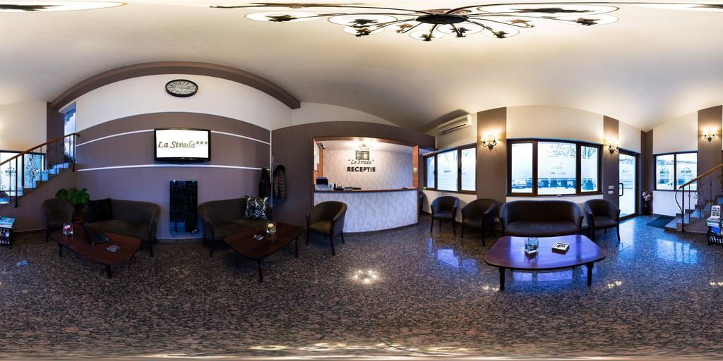 Hotel La Strada Ploieşti Exteriér fotografie