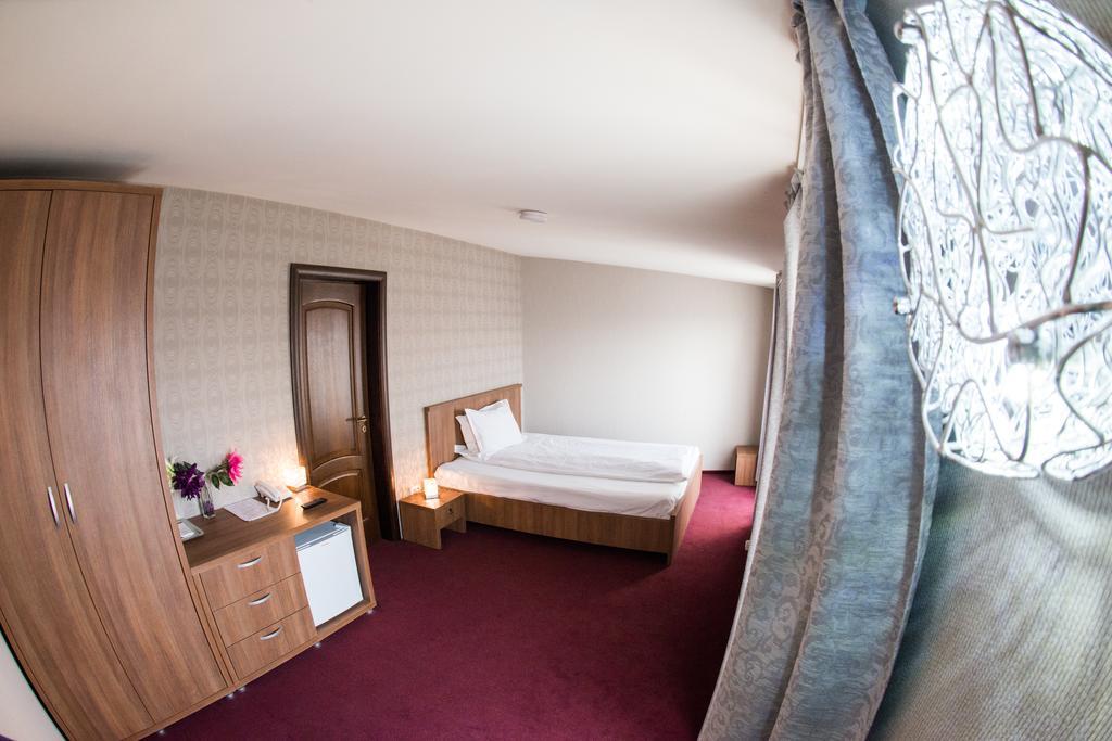 Hotel La Strada Ploieşti Exteriér fotografie
