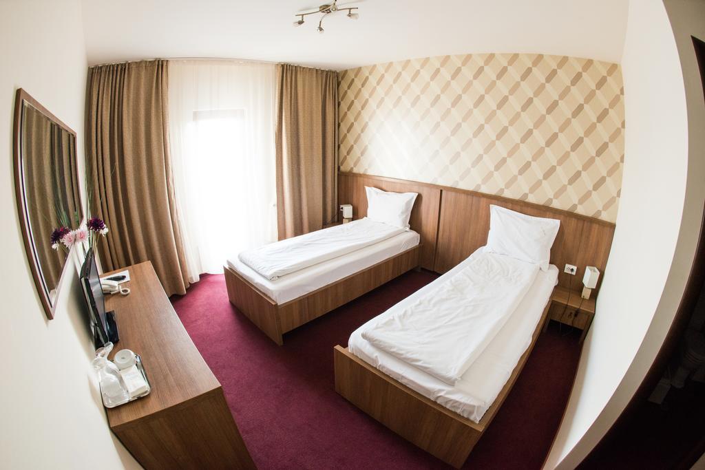 Hotel La Strada Ploieşti Exteriér fotografie