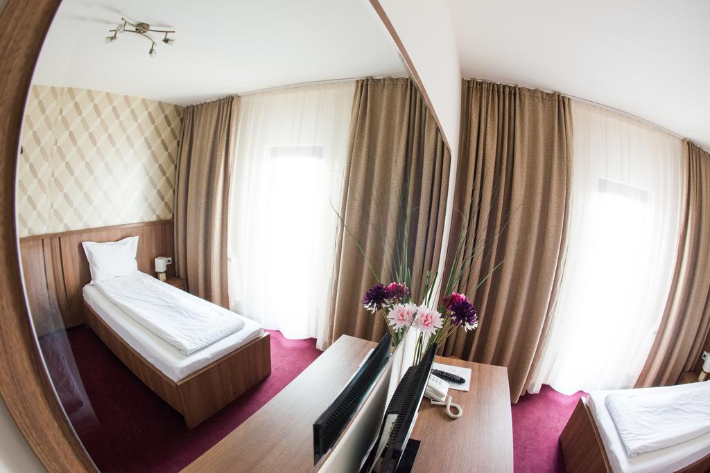 Hotel La Strada Ploieşti Exteriér fotografie