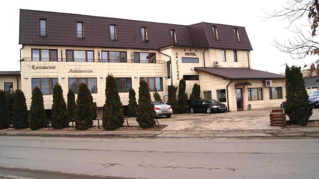 Hotel La Strada Ploieşti Exteriér fotografie