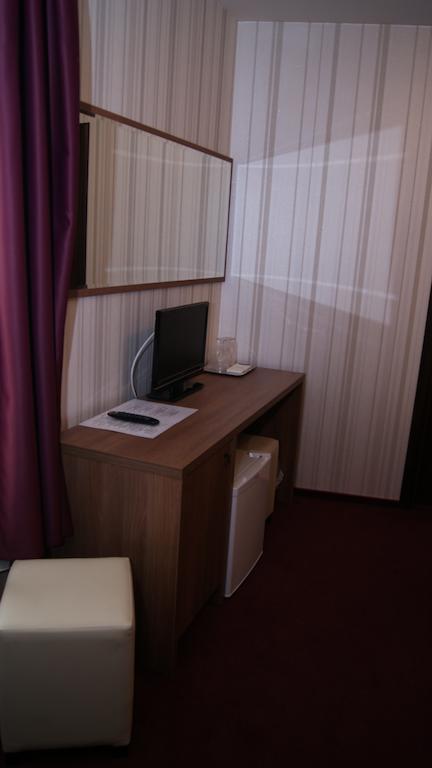Hotel La Strada Ploieşti Pokoj fotografie