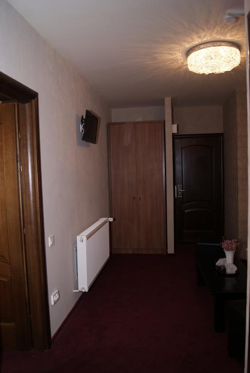 Hotel La Strada Ploieşti Pokoj fotografie