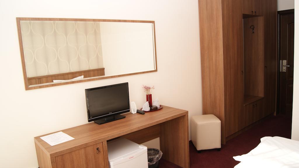 Hotel La Strada Ploieşti Exteriér fotografie